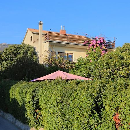 Apartments With A Parking Space Kastel Luksic, Kastela - 13734 Exterior photo