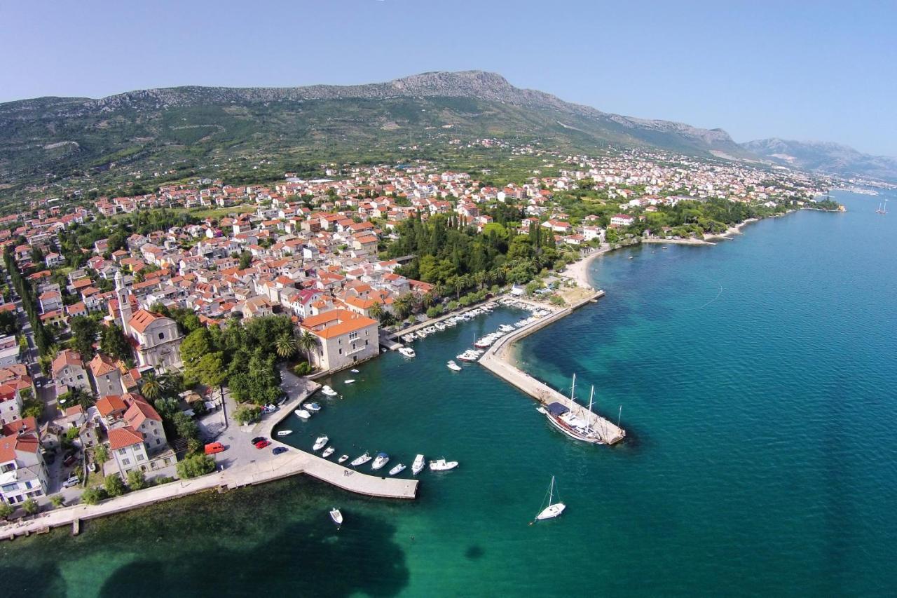 Apartments With A Parking Space Kastel Luksic, Kastela - 13734 Exterior photo